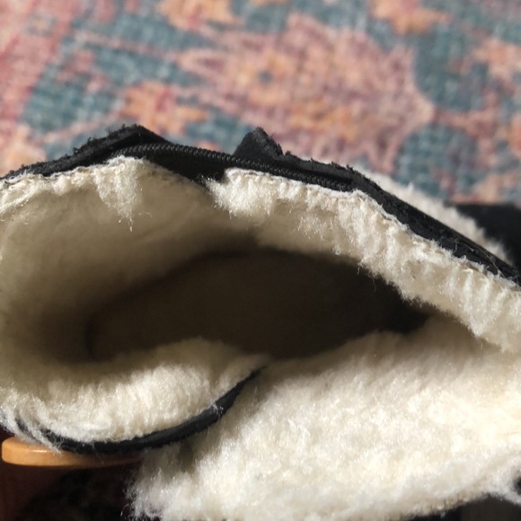 Baby moccasin style booties - Picture 4 of 8